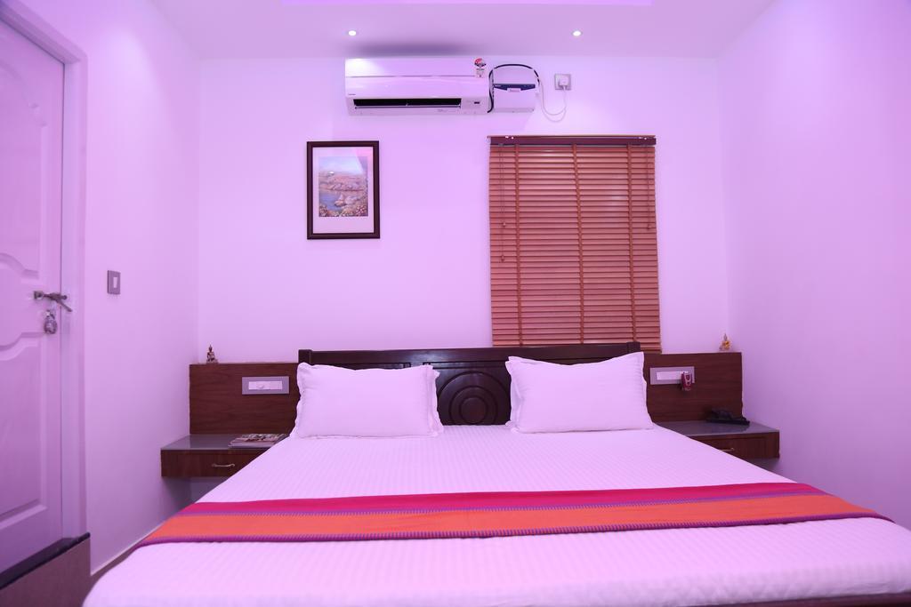 Hotel Mudra Midtown Suites & Rooms Kalasa エクステリア 写真